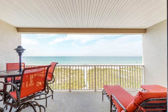 Cozy beachside condo with pool and hot tub walk to restaurants - Image 2