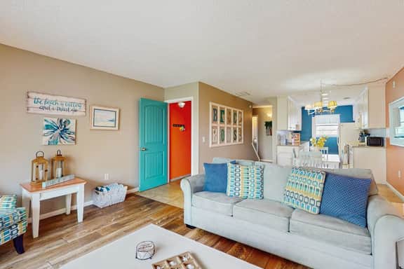 Snowbird Friendly Townhouse with WiFi and Central AC