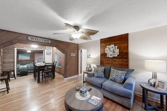 Jupiter Pines Cottage Coastal retreat in Clearwater with yard prime location - Image 2