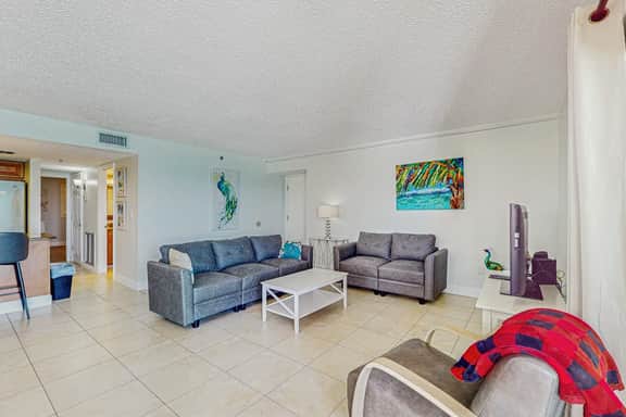 Plush condo with amazing sunsets on Gulf view balcony snowbirds OK - Image 2