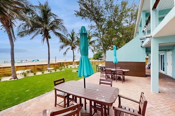 Gulf front condo with full kitchen and central AC