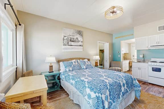 Beachfront condo top floor Gulf views full kitchen and central AC