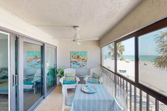 Beautiful oceanfront condo in Madeira Beach w balcony and pool - Image 2