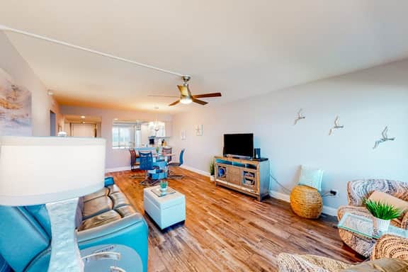 Parrot Cove Condo in Madeira Beach with a heated pool - Image 2