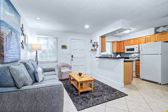 Cozy Condo, Steps to St. Pete Beach + Shared Pool