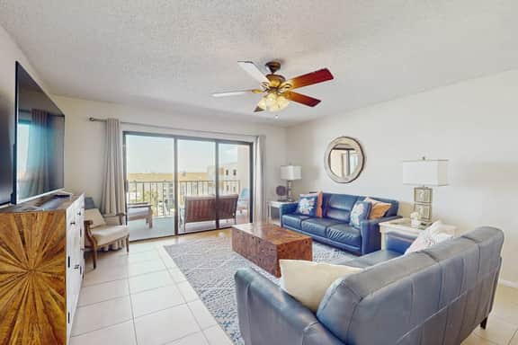 Snowbird friendly beachfront condo with pool tennis and AC dog friendly