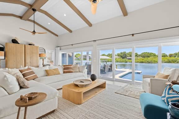 Modern indulgence with media room expansive waterway views AC WD and Wifi - Image 2