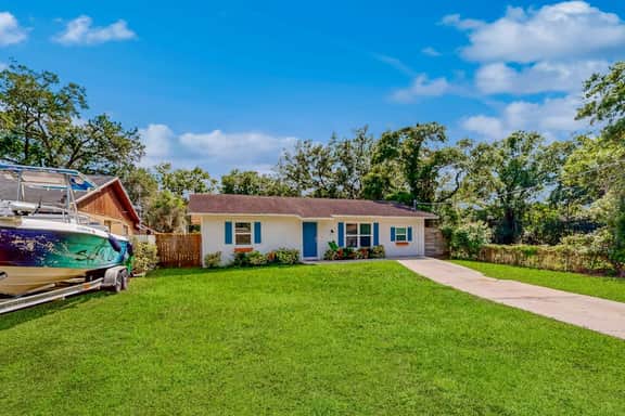 Dog friendly home with fenced yard firepit washer dryer and central AC - Image 2