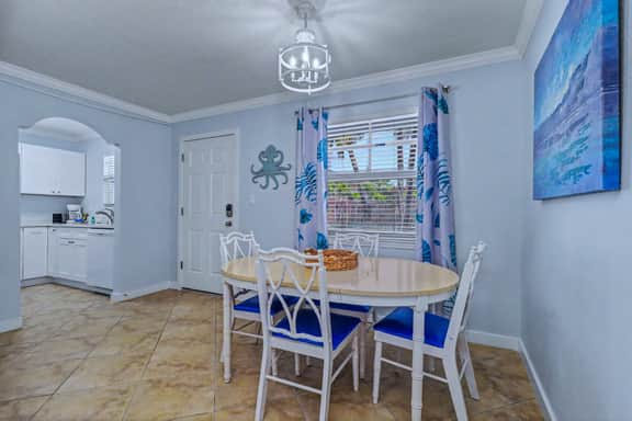 1st floor condo with private dock easy beach access heated pool and patio - Image 3