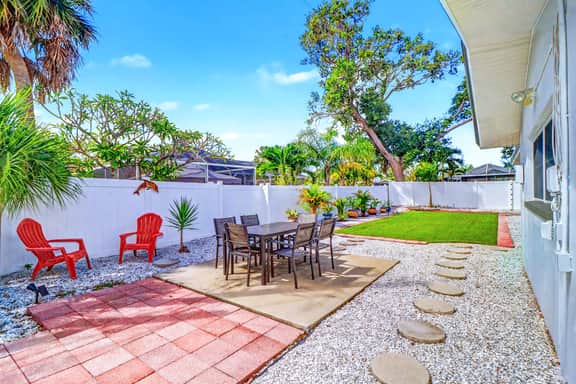 Coastal Escape Near Beaches & Downtown - Image 4