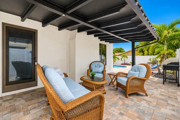 Large heated pool home with backyard oasis, AC and Wifi - Image 4