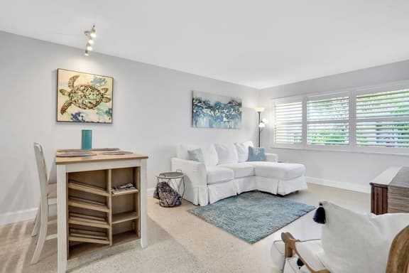 Renovated duplex near Honeymoon Caladesi Island with patio AC and WD