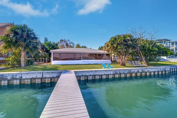 Waterfront home with deck garden WiFi and central AC dog friendly - Image 1