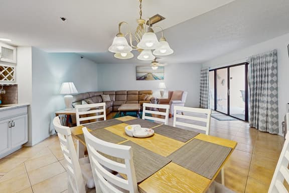 Waterfront condo with updated amenities heated pool hot tub and tennis - Image 1