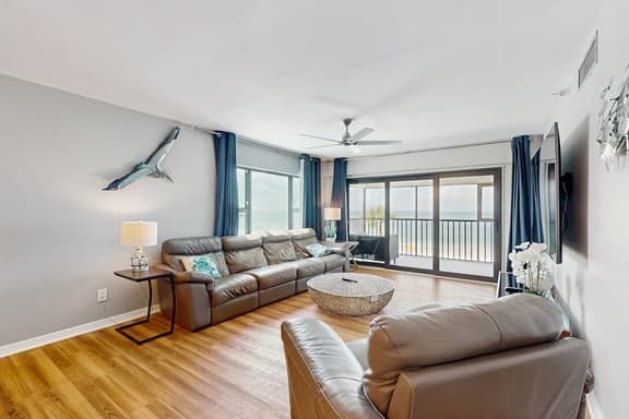 Extraordinary Gulf front condo w screened in balcony WD AC heated pool pool spa - Image 1