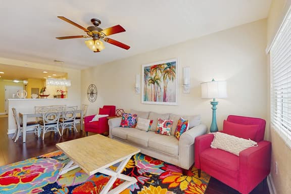 Stylish snowbird friendly condo near the beach with AC and WD dog friendly - Image 1