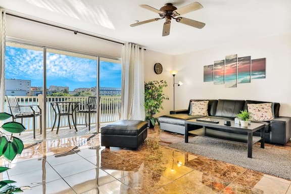Waterfront condo with shared heated pool and splendid views Dogs ok - Image 1