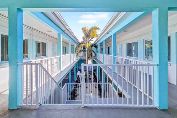 Coastal dog friendly condo with observation deck best Gulf sunset views - Image 1