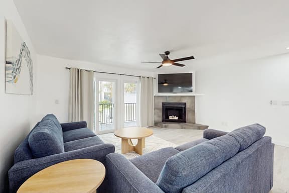 Modern dog friendly townhome close to the Gulf and beaches shopping and dining - Image 1