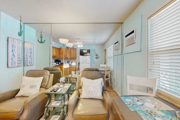 Charming Gulf front condo with views of Belleair Beach with central AC - Image 1