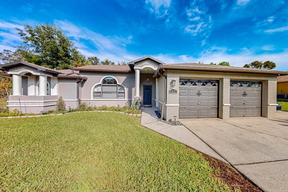 Gorgeous oasis with pool patio central AC WD and close to the beach - Image 1