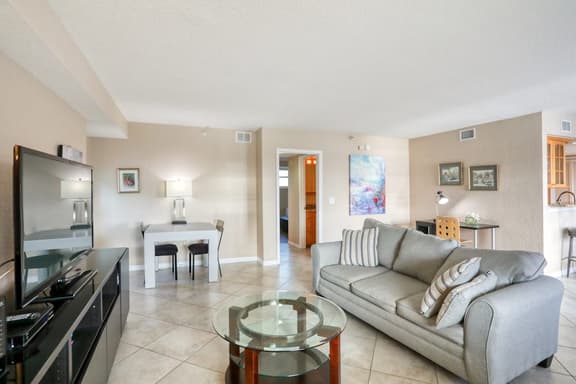 Third floor condo with pool access fast WiFi central AC and WD snowbirds OK - Image 1