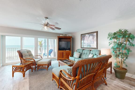Oceanfront Gem w Pool Hot Tub and Stunning Views Covered Parking - Image 1