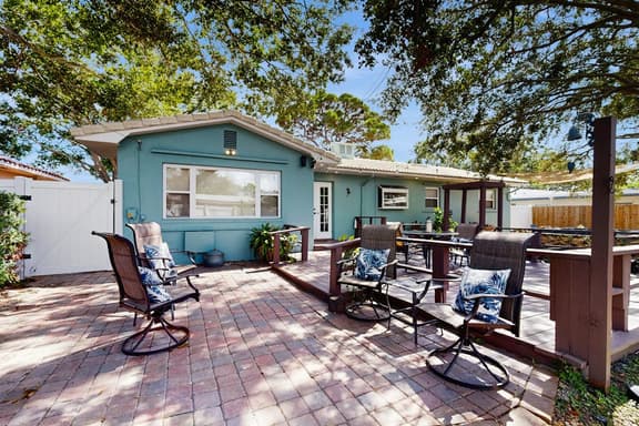 St. Pete Escape with Hot Tub & Near the Beach - Image 1
