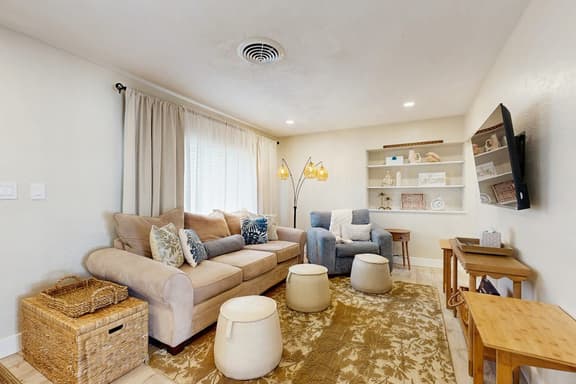 Charming home very close to the beach with a spacious and private yard and hot tub
