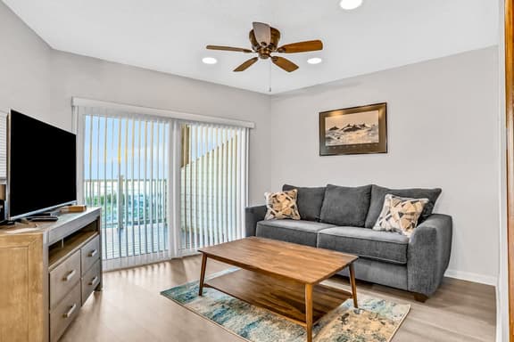 Charming Gulf front condo with balcony full kitchen central AC and WD