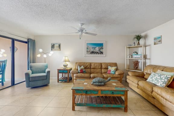 Bright and recently redone condo hot tub pool and tennis direct beach access - Image 1