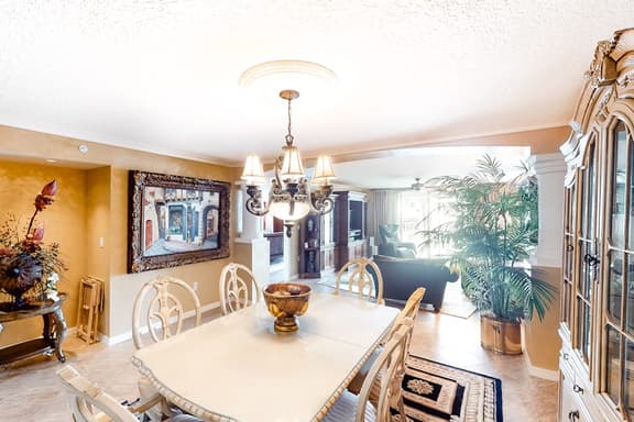 Beachfront condo w Gulf views balcony washer dryer central AC shared pools - Image 1