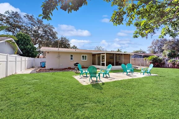 Pinellas Trail Retreat | Near Beaches, Parks & Dining - Image 1