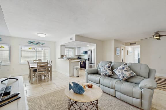Ground floor getaway with a heated pool and central AC walk to the beach - Image 1