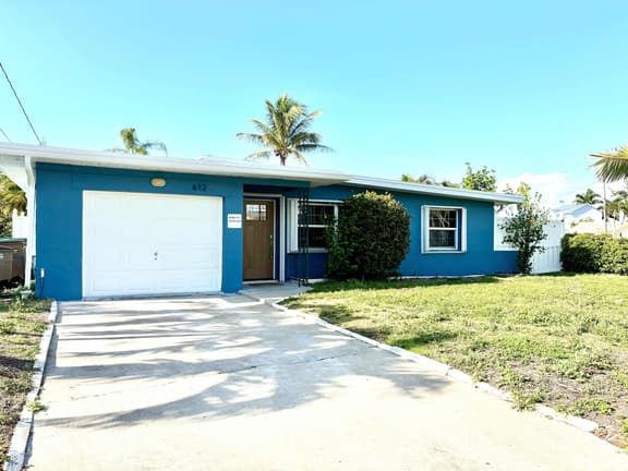 Renovated Coastal Retreat Near Beach | Firepit & Yard - Image 1