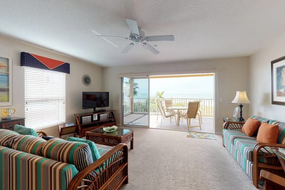 Corner waterfront condo with pool Gulf views and easy beach access - Image 1