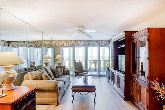 Second floor condo with pool and tennis court private WD and central AC - Image 1