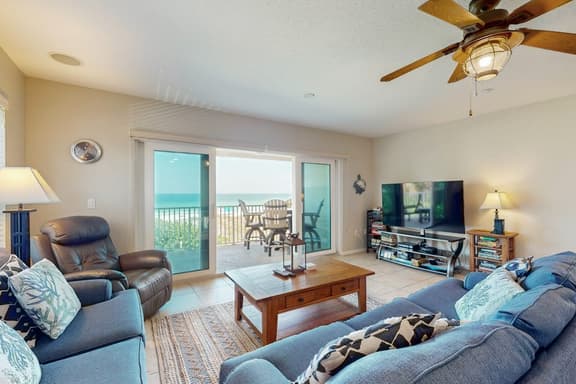 Beachfront corner condo with pool and hot tub easy access to dining - Image 1