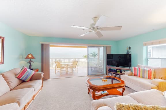 Oceanfront condo with WiFi pool and views walk to dining and attractions - Image 1