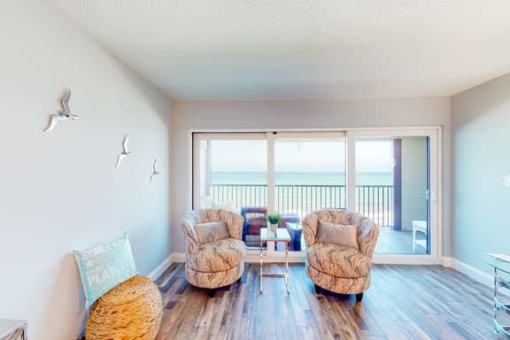 Parrot Cove Condo in Madeira Beach with a heated pool - Image 1