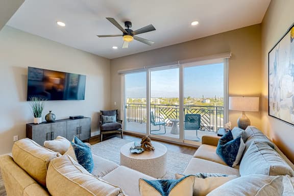 Brand new condo steps to beach with balcony heated pool and hot tub dog friendly - Image 1