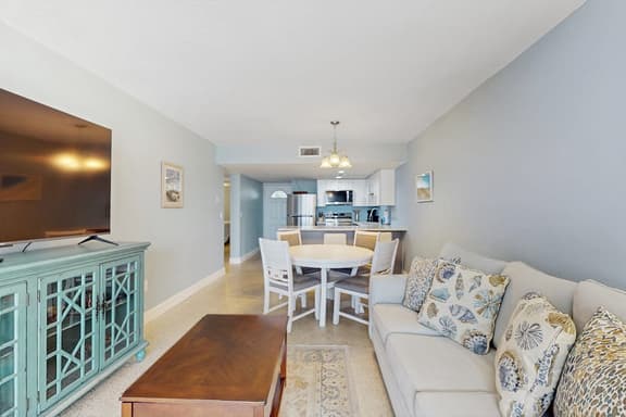 1st floor beachfront condo with outdoor pool with views AC and WD - Image 1