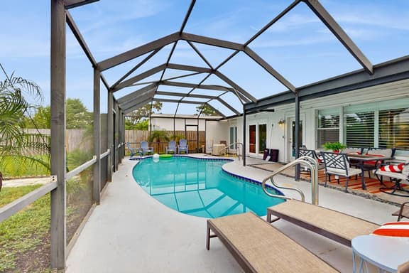 Spacious family friendly pool home with hot tub and game room near Gulf beaches - Image 1