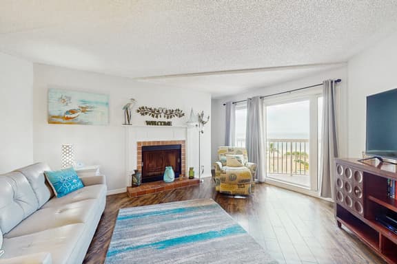 Charming condo with gorgeous Gulf views and beachfront heated pool and spa - Image 1