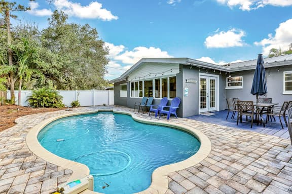 Dog friendly Oasis with Private Pool WiFi and Washer Dryer 5 Min to Beach - Image 1