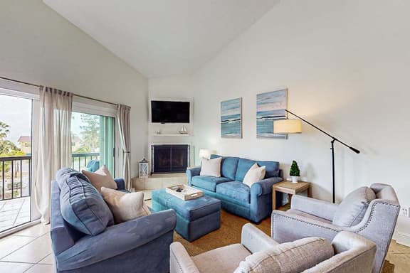 Spacious and family friendly with pool dock and just steps to the beaches - Image 1